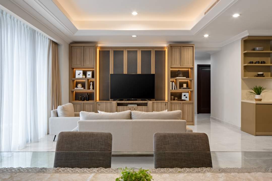 Design Interior Livingroom Modern di Jakarta, Sofa Custom ala Scandinavian, Meja Kaca, Cabinet HPL Wood, Panel TV dan kitchen set HPL kayu