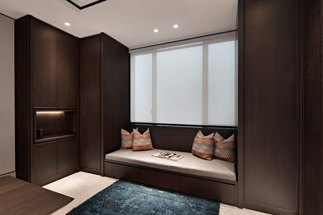 Interior Design Livingroom ruang tamu modern bahan HPL wood kayu coklat tua, lantai granit, wallpanel dinding Grogol Petamburan - Jakarta Barat