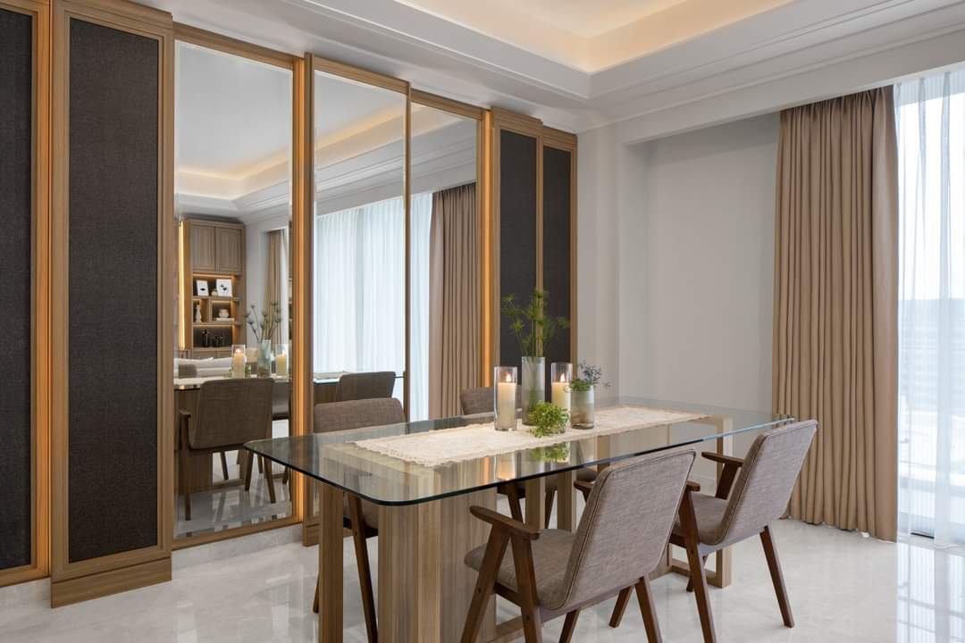 Design Interior Meeting Room Modern di Permata Hijau Suite – Jakarta selatan, Flooring LVT granit, Sofa Custom, Meja HPL kayu, Top table Granit Hitam